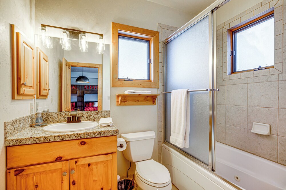Walk to Lift! Luxe, Updated Cbmr Home w/ Mtn Views