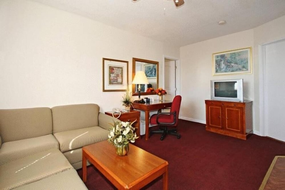 Regal Inn  Suites - Property Image 8