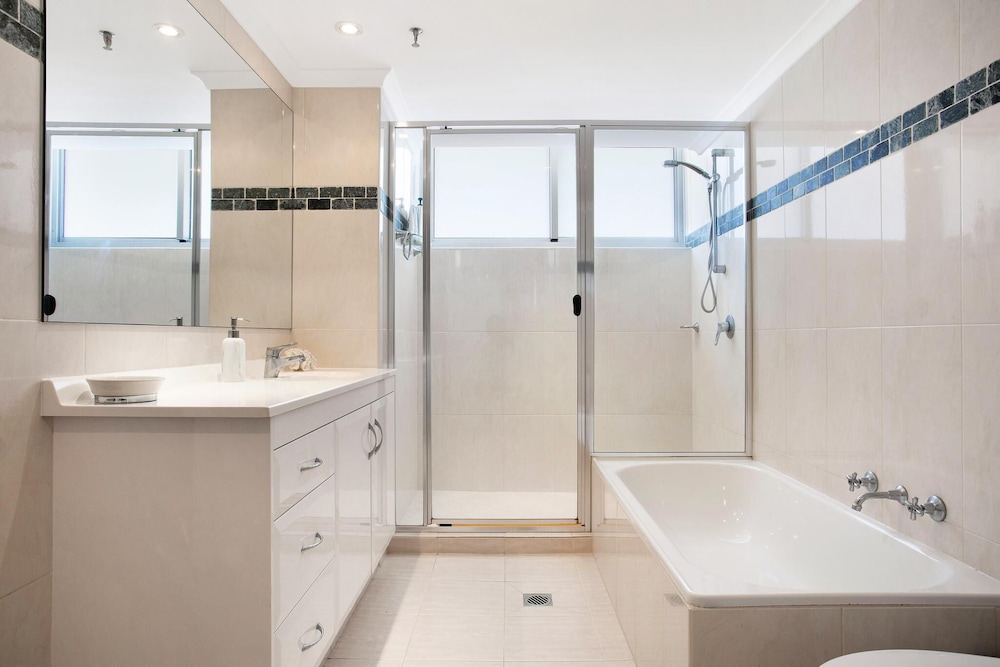 Peninsula Resort - Private Apartments