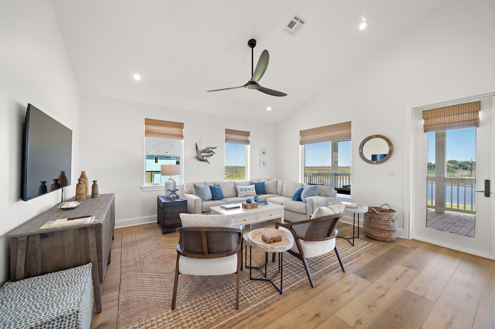 Pelican Perch by Ryson Vacation Rentals