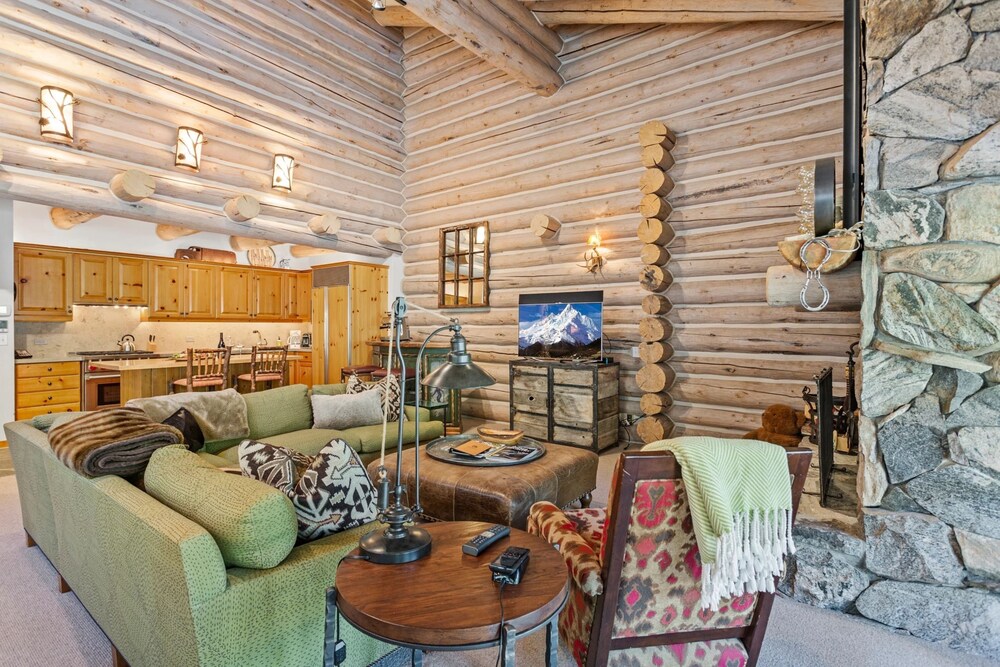 Pine Inn at Trail's End Lodge - Three Bedroom Residence with Spa #2 3 Condo