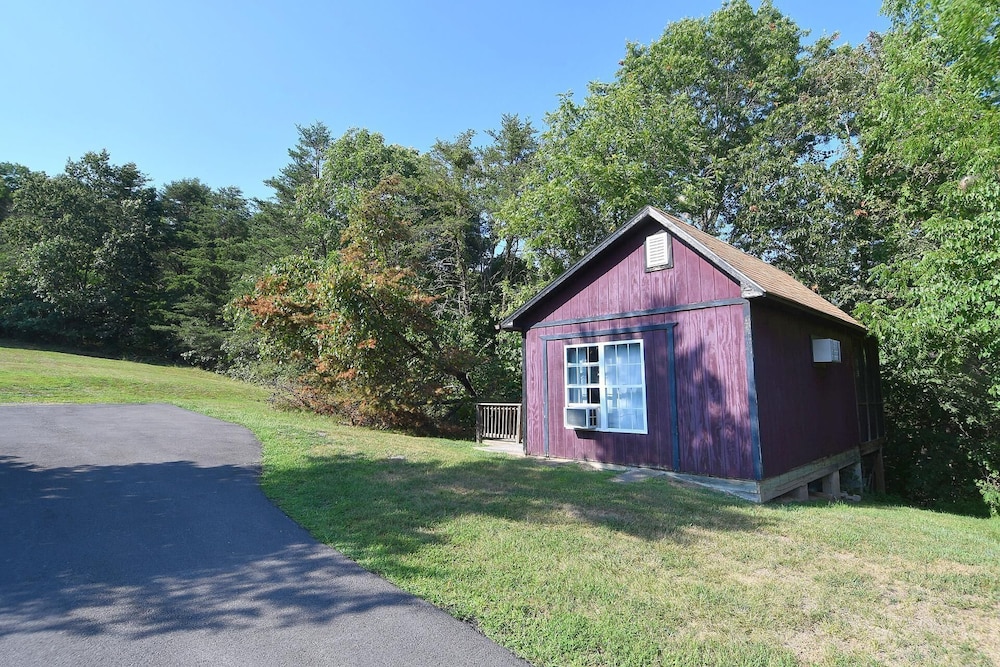 Whispering Hills - Couples Getaway - Property Image 5