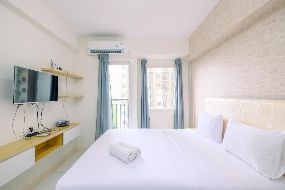 Nice and Warm Studio at Podomoro Golf View Apartment