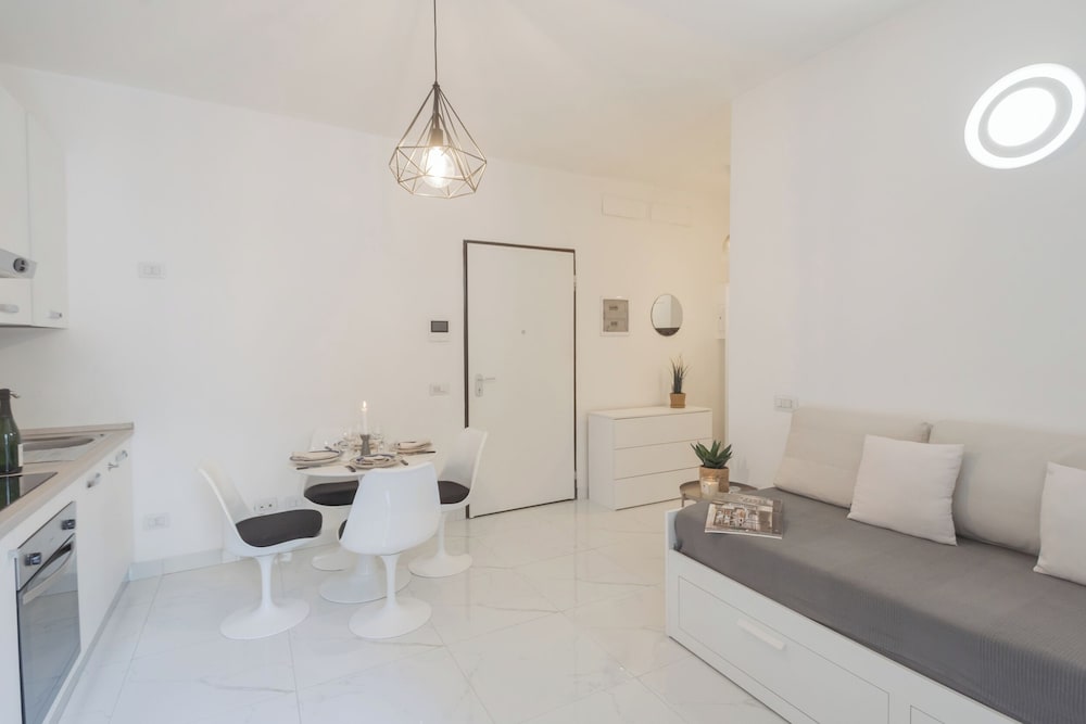 Luce Apartment by Rent all Como