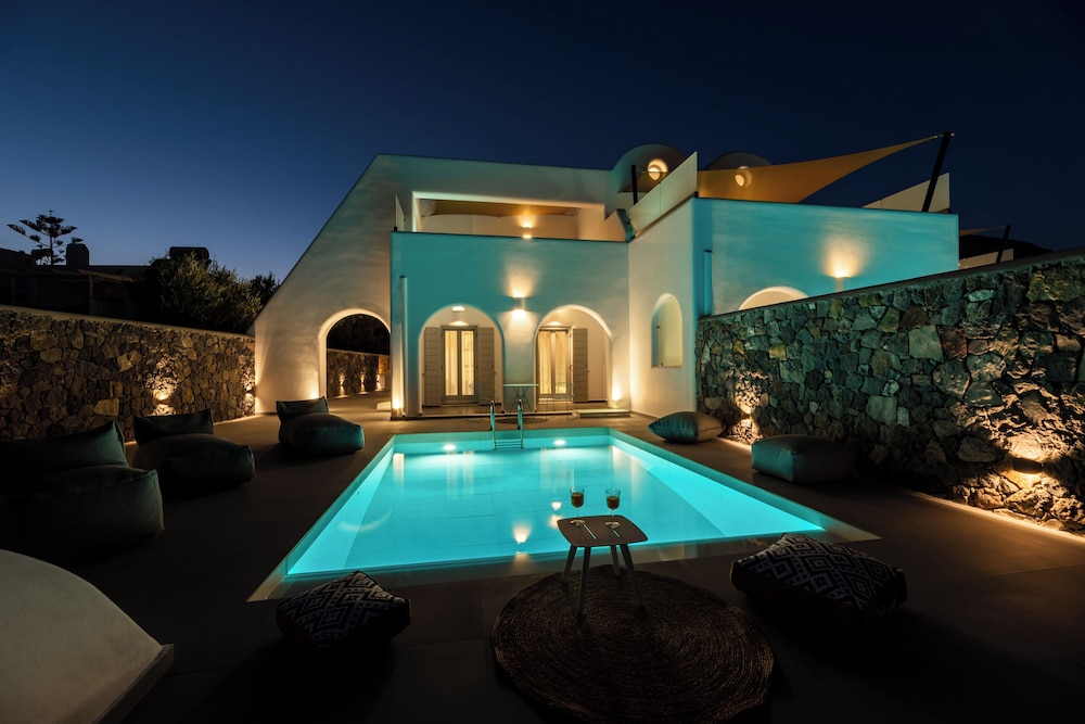 MODERN DOME HOMES OF SANTORINI