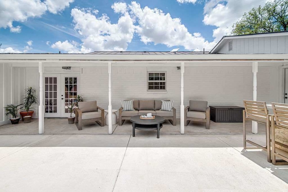 108 Wisteria Dr