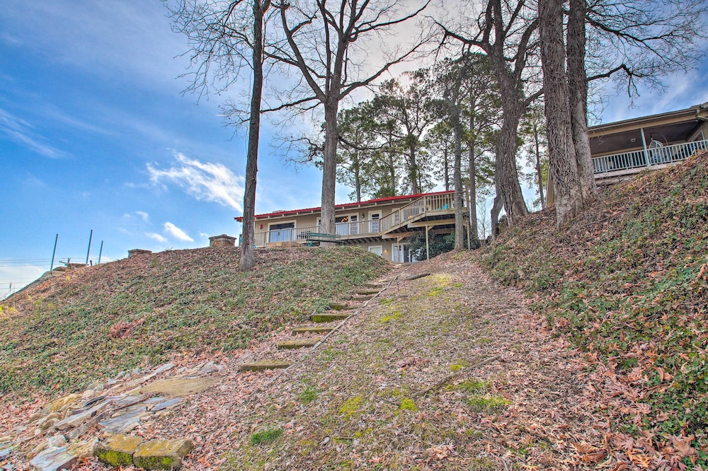 Lakefront Hot Springs Vacation Rental w/ Dock view 3