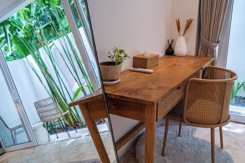 Eleven Villa Canggu - Calm Oasis with Pool and Privacy