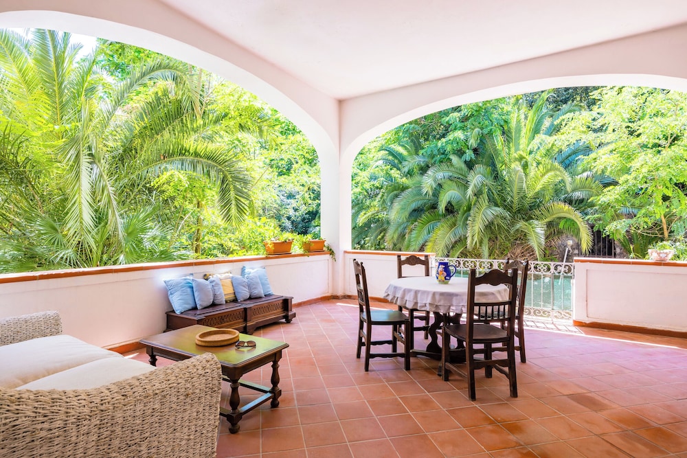 Villa Villari Terrace and Patio by Napoliapartments