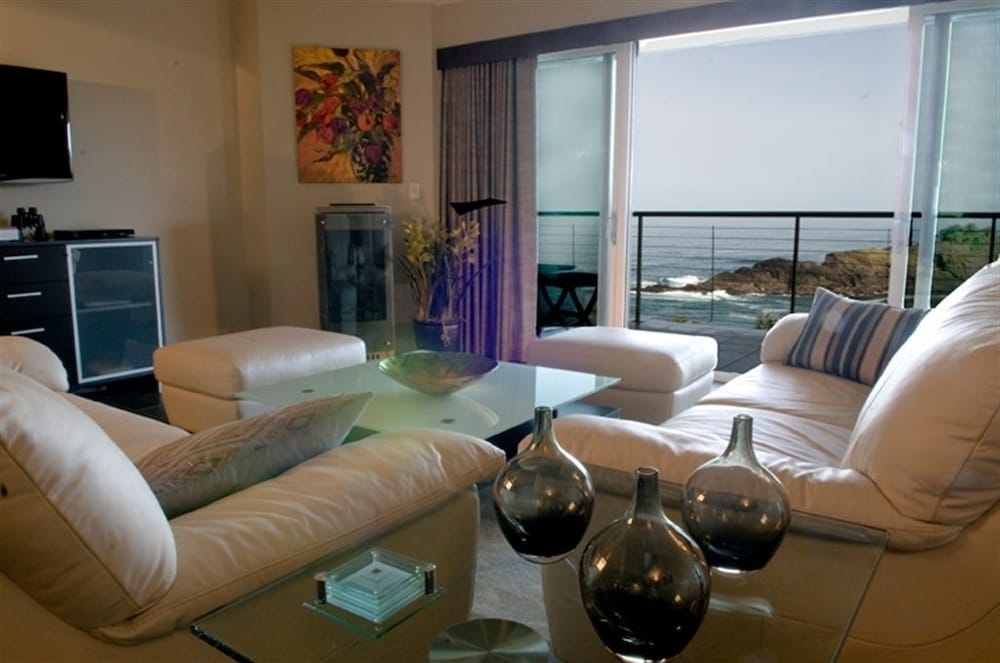 Whale Cove Inn