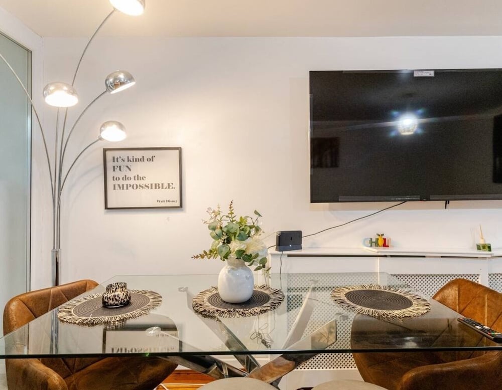 Cozy 4-bed Room Apartments in Birmingham
