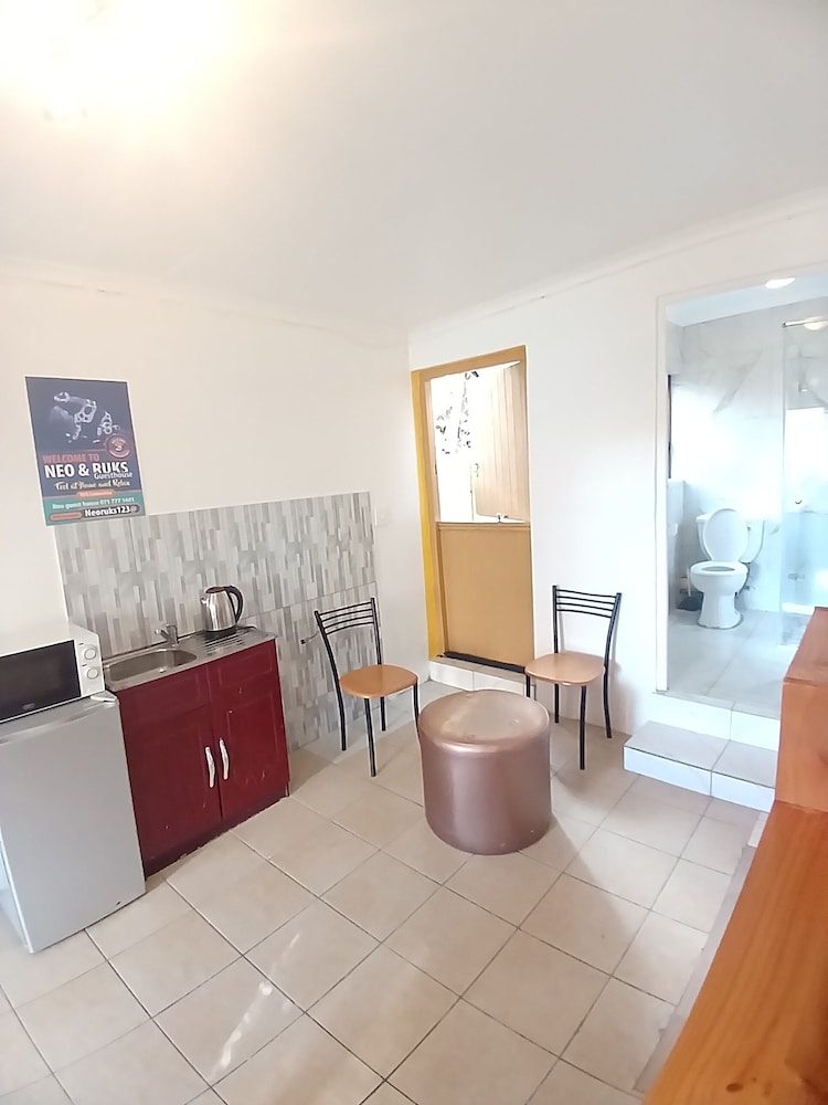 Neo & Ruks Guest House Parow