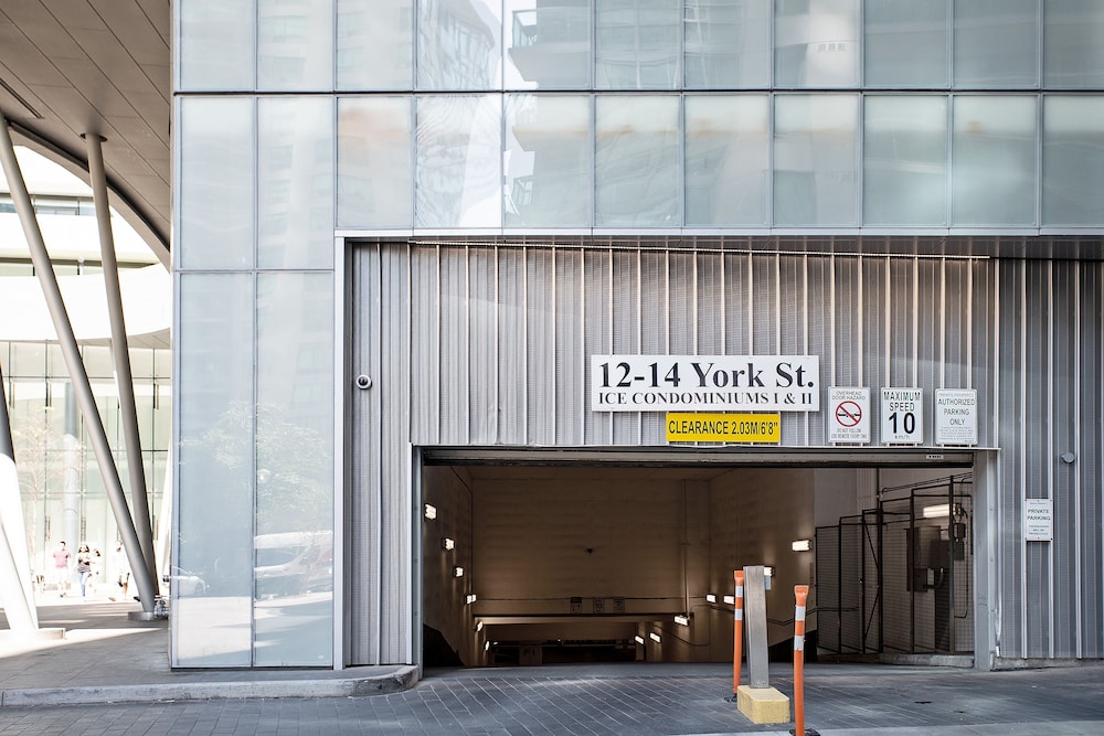 Velvet Stays – Financial District
