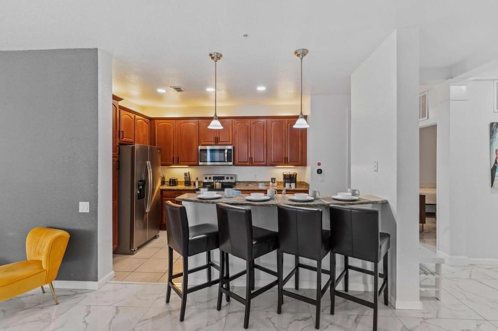 Vista Cay Swanky