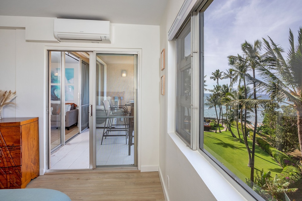 Oceanfront Modern & Elegant Vistas