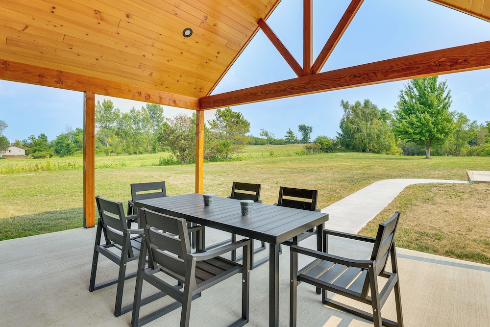 3 Mi to St Lawrence River: Spacious Ranch Home