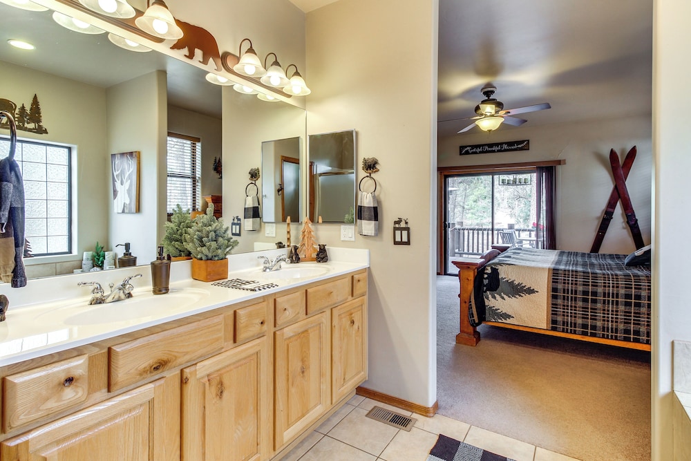 Outdoor Oasis: Family-friendly Cabin in Show Low!