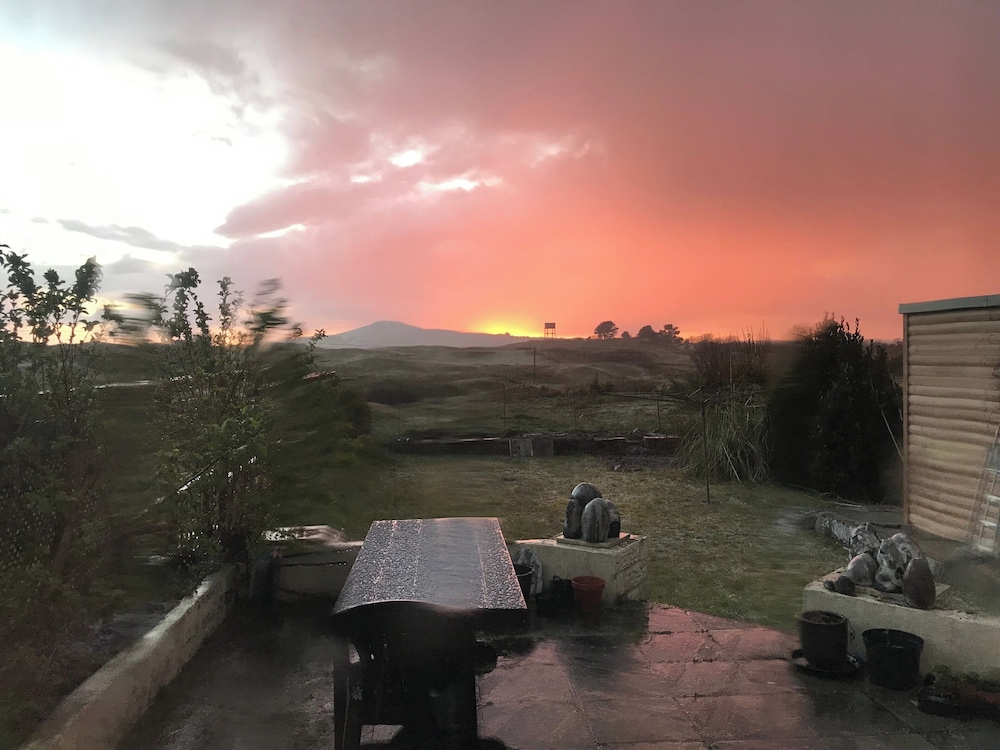 Gower - 2 Beds - Parking - EV Charger - Wifi