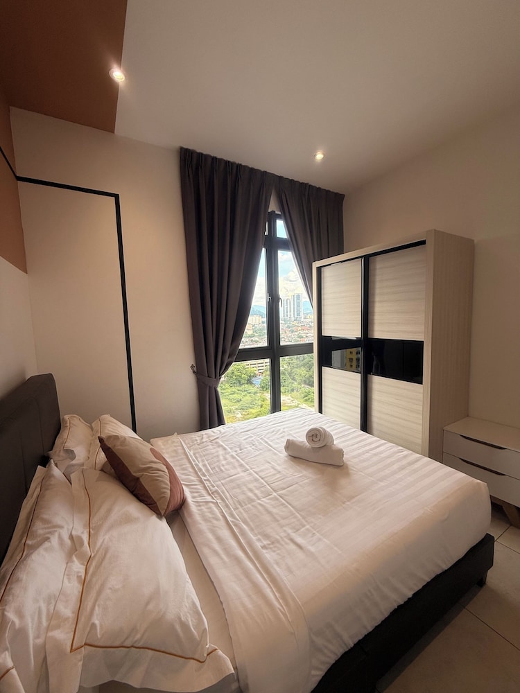 Downtown Retreat 2BR at Neu Suites