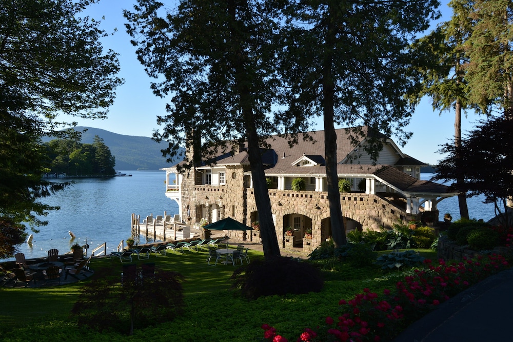 Boathouse Waterfront Lodging