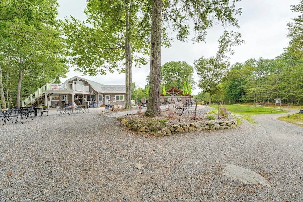 2 Mi to Marina & Beach: Frye Island Retreat!
