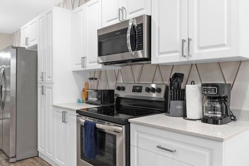 Super Calm- Sleeps 17 W Designs Close TO Parks
