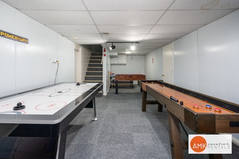 All Decked Out Farmhouse - Game Room Nearby Beach