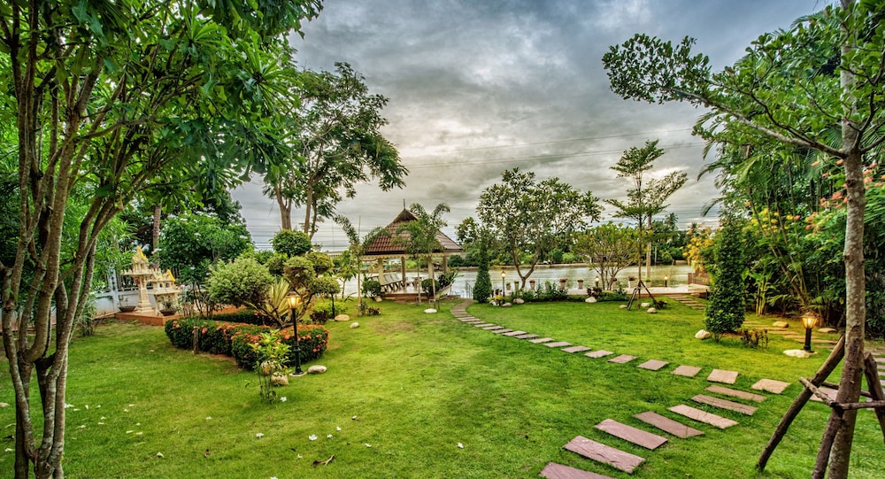 Baan Nam Pen Resort