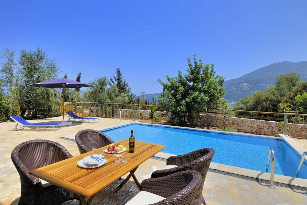 Villa Irineos With 2 Bedrooms and 3 Bathrooms view 5