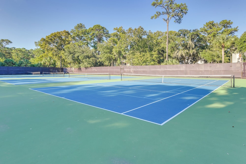 1 Mi to Beach, Pool Access: Hilton Head Island Gem view 4