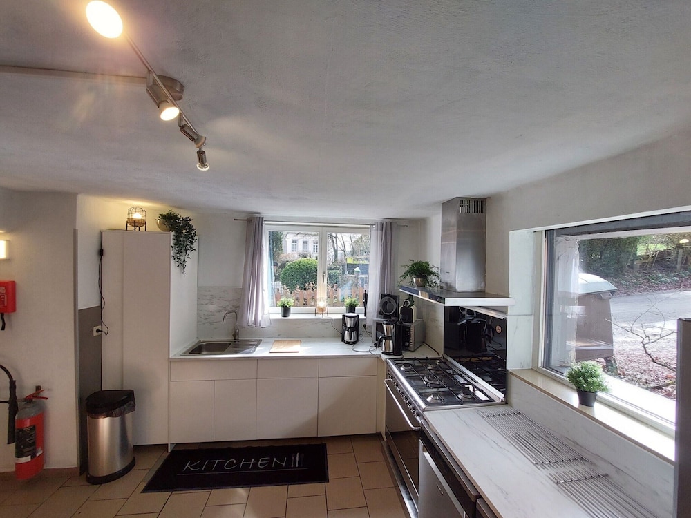 Modern Holiday Home with Hot Tub & Sauna in Ardennes view 3