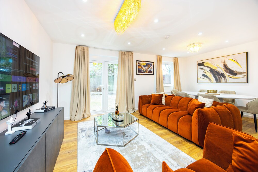 Modern 3 Bedroom House in Stratford