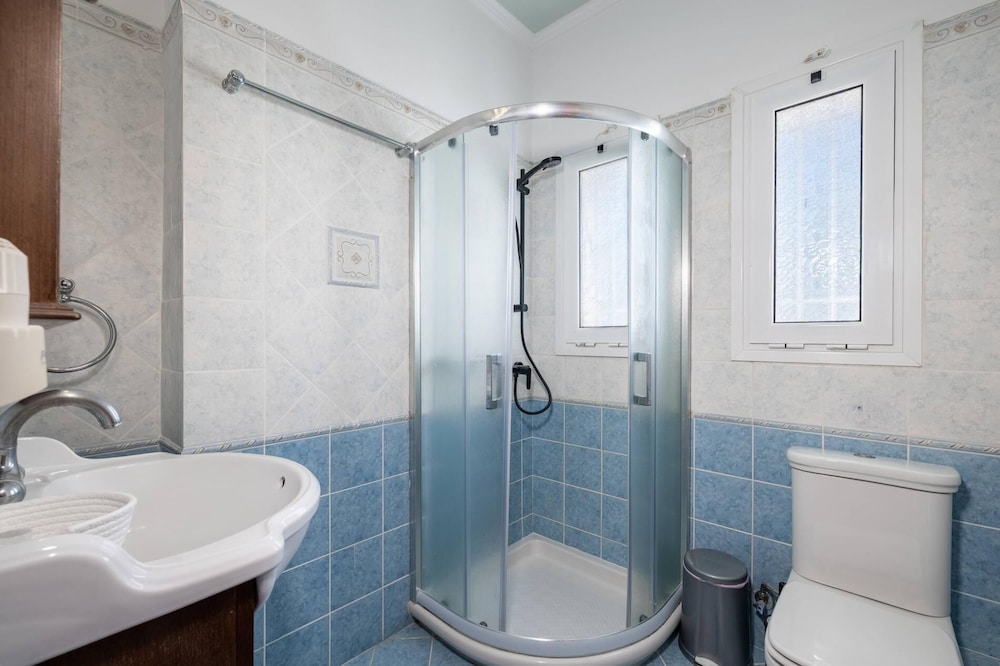 Leone Luxury Villa Giota