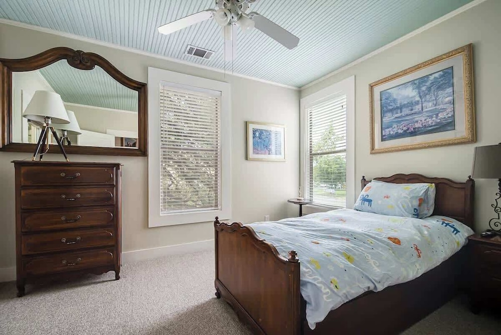 Prime Location-walk to Food, Bars and Wineries!