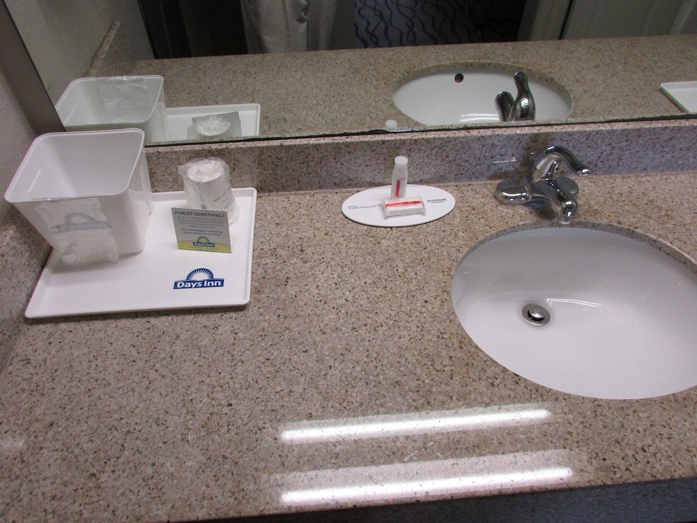 Days Inn Suites by Wyndham Fort Valley - Property Image 20