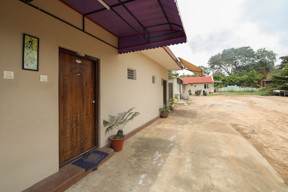 OYO 18969 H3 Rooms view 3