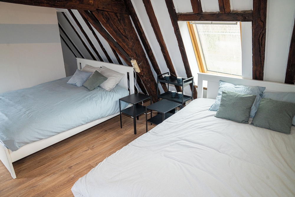2BR Apartment with Canal View in Ghent