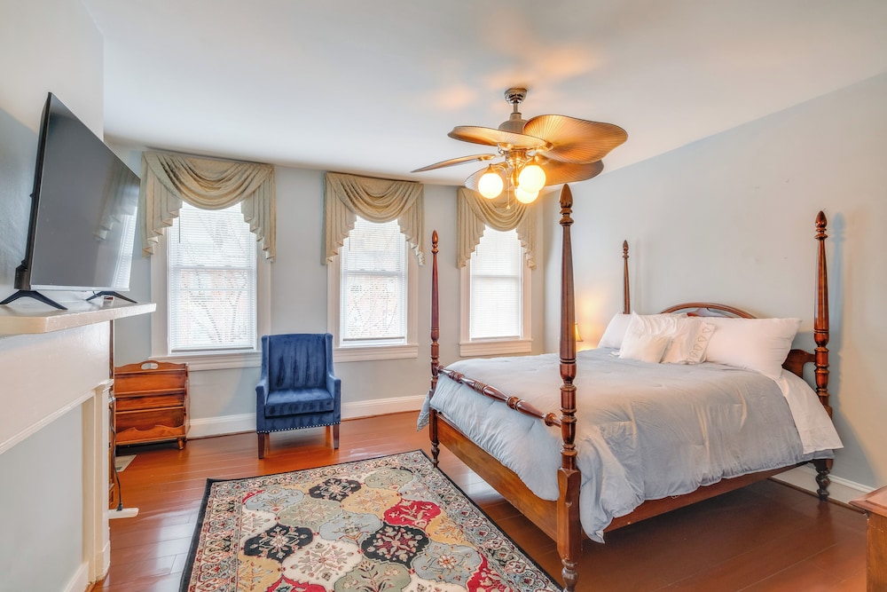 1 Mi to Dtwn: Townhome w/ Patio in Baltimore!