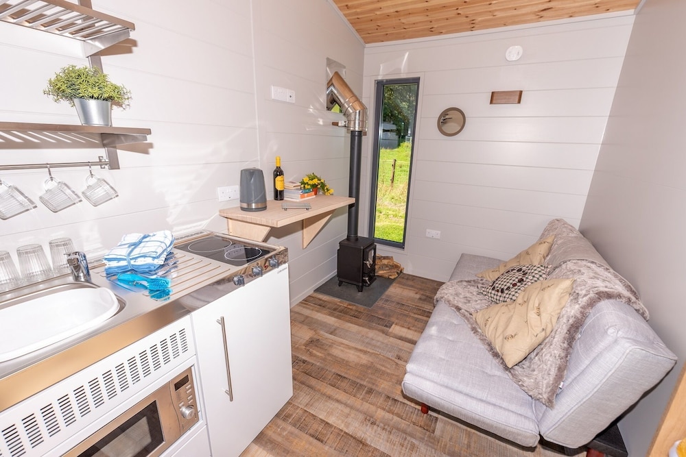 Sunset Cabins at The Oaks Woodland Retreat view 3