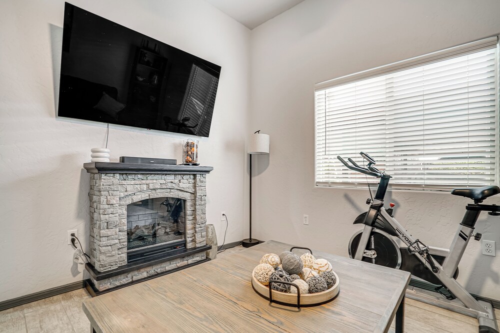 Near Casino & Shops: Cozy Apt in West El Paso!