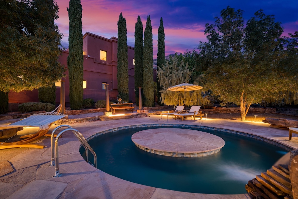 Mystic Sunset by Avantstay Thunder Mountain View Pool Driving Range Casita