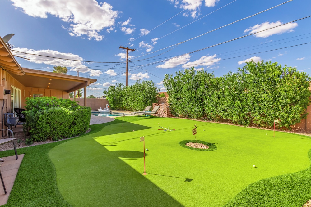Games Galore - Old Town Scottsdale - Pool - Mini Golf & More!