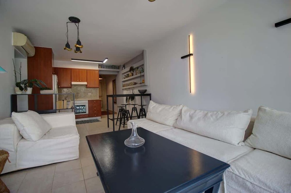 Villa Elias 3BR with Jacuzzi & Pool