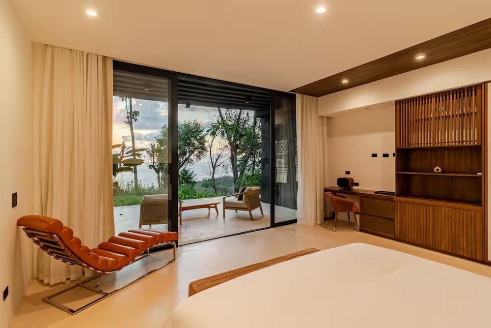 w Spectacular 4BR Villa in Costa Rica