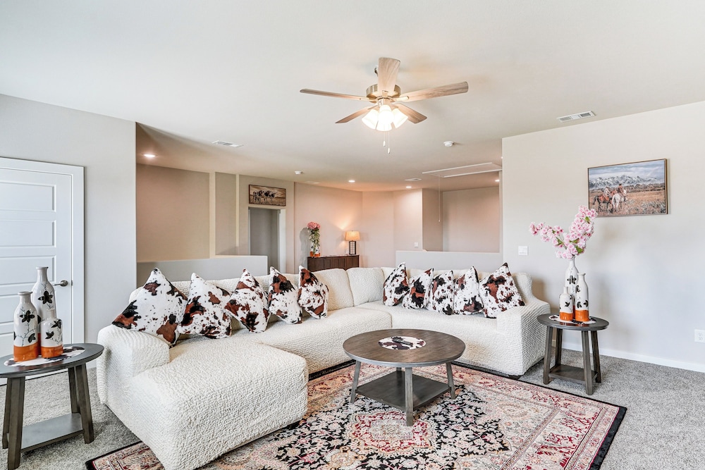Spacious Family Home w/ Office in Midland-odessa!