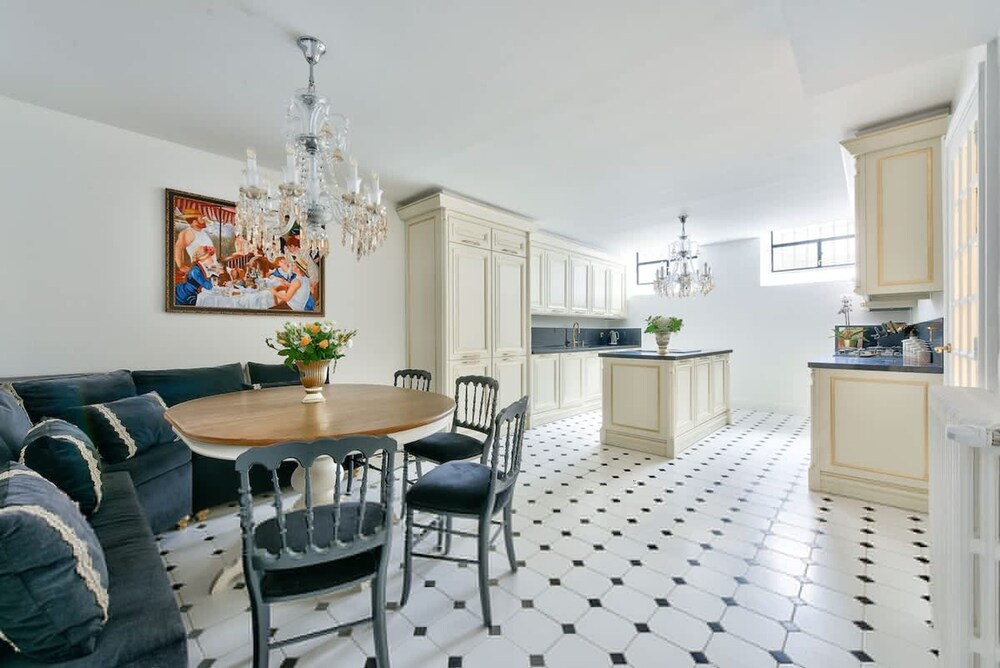 Noble Luxury Residence in the Heart of Paris