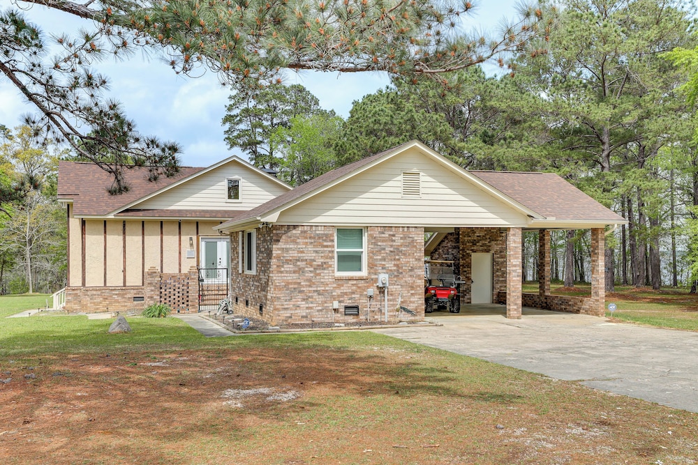 Private Dock + Pool Table: Lake Marion Getaway