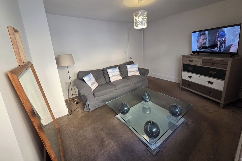 3-bed Seaside Haven - Sleeps 7 & Pet Friendly