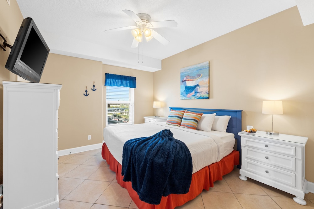 Twin Palms by Book That Condo