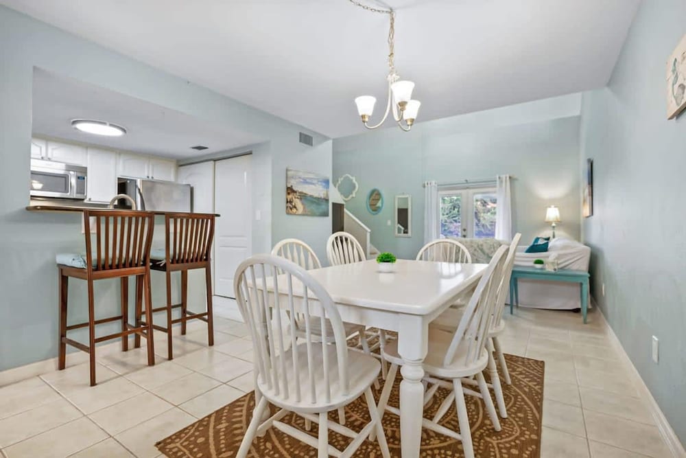 Walk to Beach Fire Pit Screened Patio Smart TVs